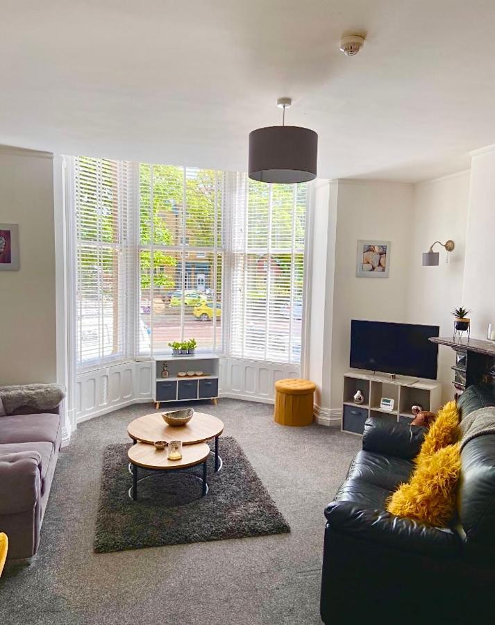 Charles Alexander Short Stay - Clifton Drive Beach Retreat Lytham St Annes Extérieur photo